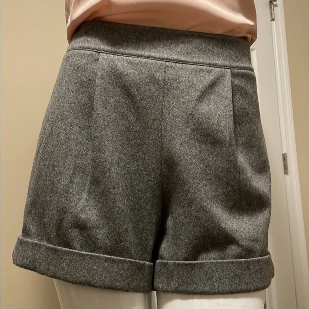 Alice + Olivia Felt Wool Pleated Cuff Shorts Exposed Zip Back High Waist NWOT 6